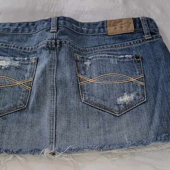 Abercrombie and Fitch Distressed Cut Off Jeans Shorts - Picture 7 of 10